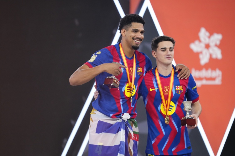 开云注册-马卡：加维10天后参加球队合练，巴萨期望球员二月中旬复出